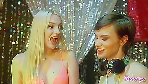 Sexy chick with huge ass gets assignmed and