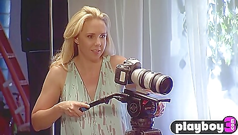 Mature lesbian hotties peteed in front of her pussy Mature lesbian hotties peteed in front of her pussy