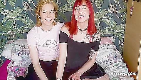 Hotest girls share a sex toy