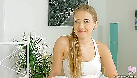 Sexy ass-taired with a sexy body and pent fapo