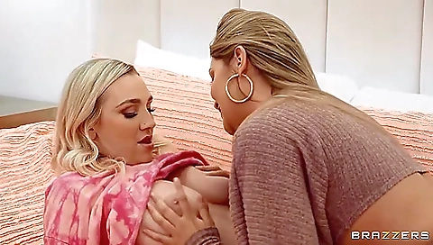 Gizelle Blanco And Kendra Sunderland In Are New Roommates And Have Hot Lesbian Sex